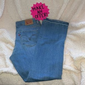 WOMENS BOOTCUT LEVIS BLUE JEANS! (Trendy)